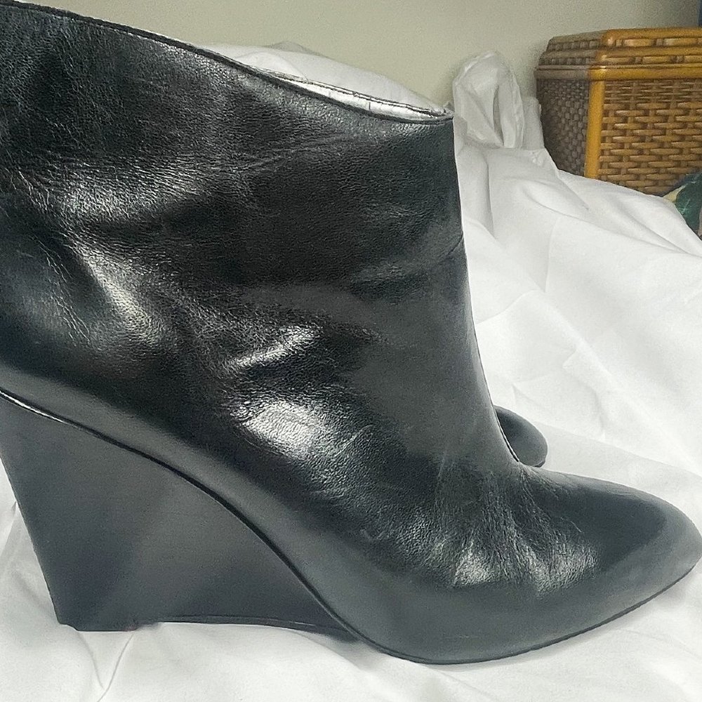 Nine West Black Leather Pull-On Wedge Bootie Sz 9